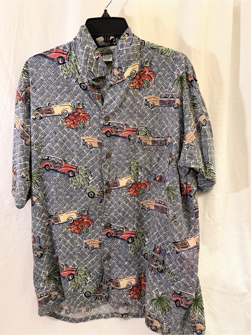 Men’s Hawaiian button down shirt new condition in a size M Heyman